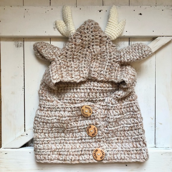 NWT. Kid / Teen Reindeer Scarf Hat. (8 and Up) - Picture 4 of 8